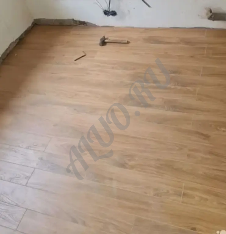 Установка напольного покрытия и плинтусов