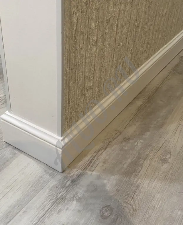 Установка напольного покрытия и плинтусов