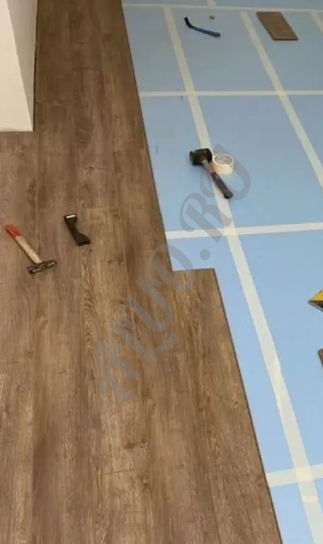 Установка напольного покрытия и плинтусов