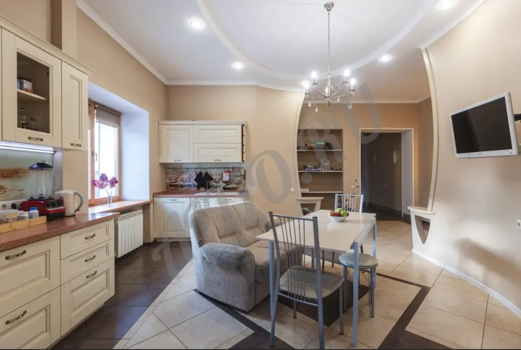 5-комнатная квартира с гаражом и собственной территорией