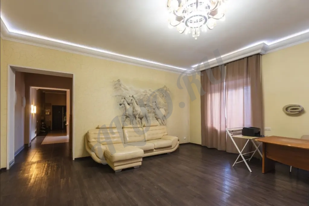 5-комнатная квартира с гаражом и собственной территорией