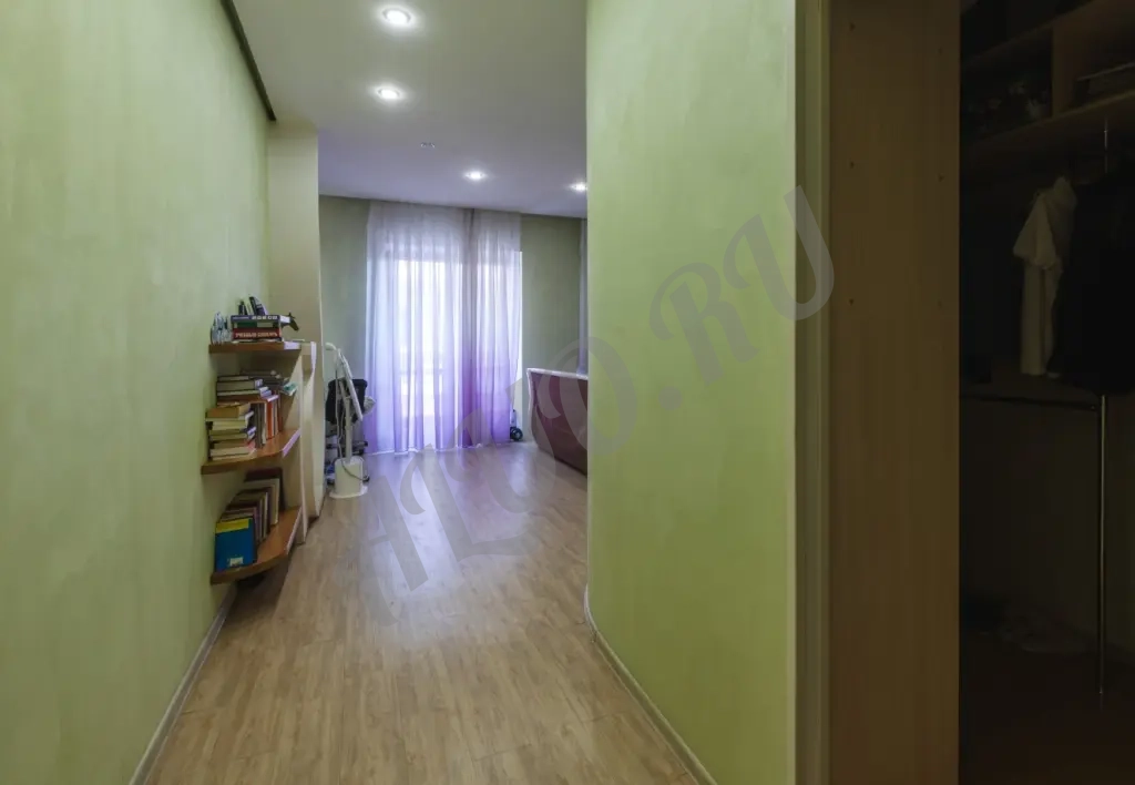 5-комнатная квартира с гаражом и собственной территорией