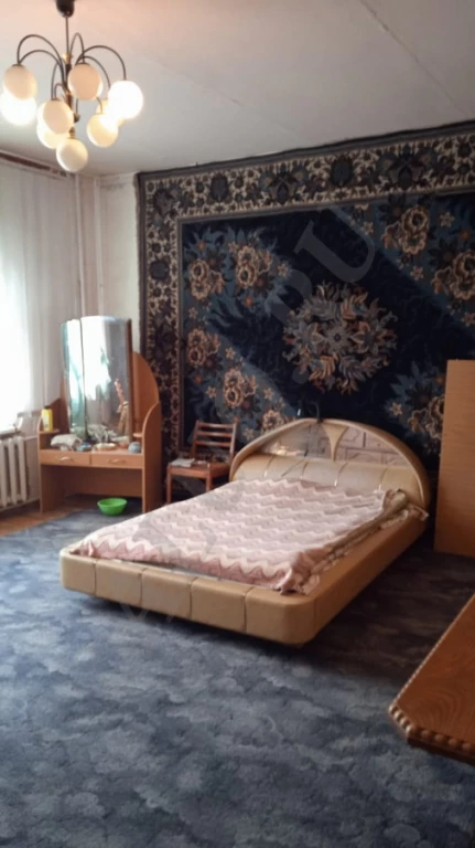 Дом в 4-х уровнях с бассейном на 12 сотках земли