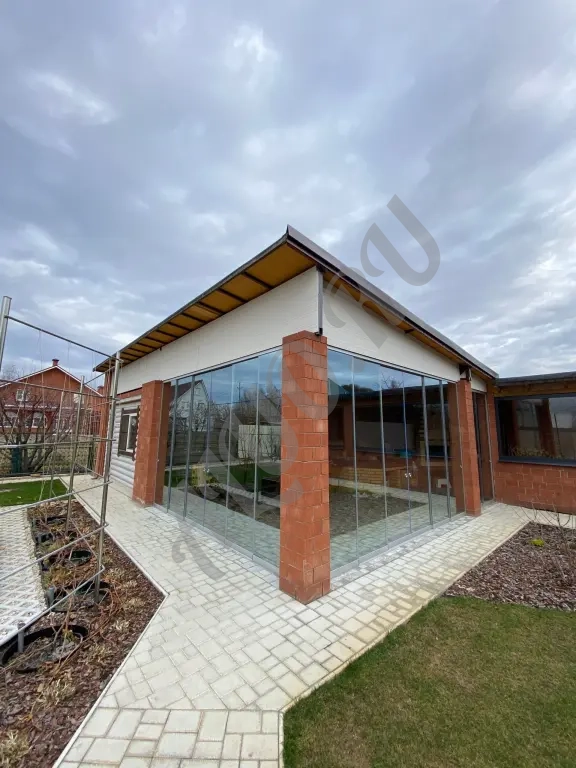 Безрамное остекление веранд, террас и беседок от компании Glass Master!