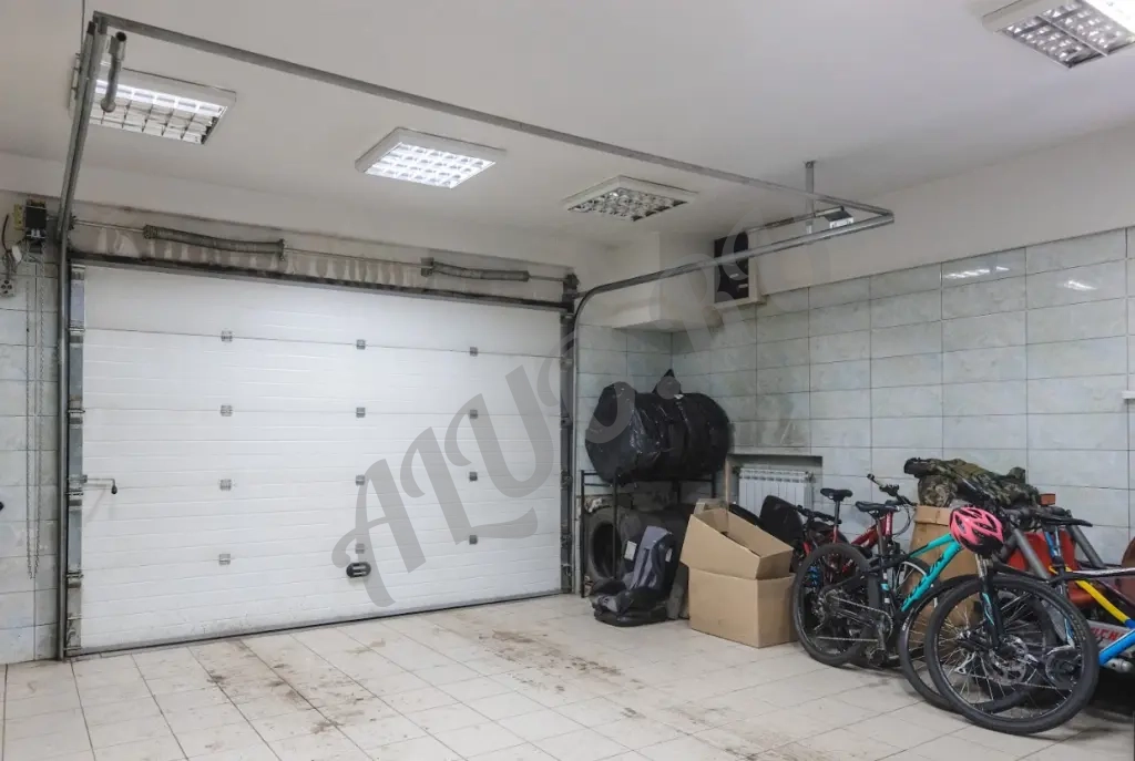 Коттедж 272 м² на участке 4 сот.